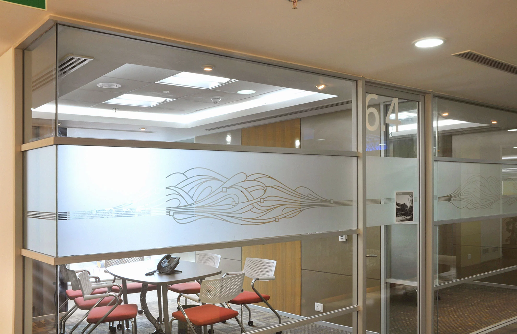 lopez-design-mercer-noida-glass-graphics-meeting-room