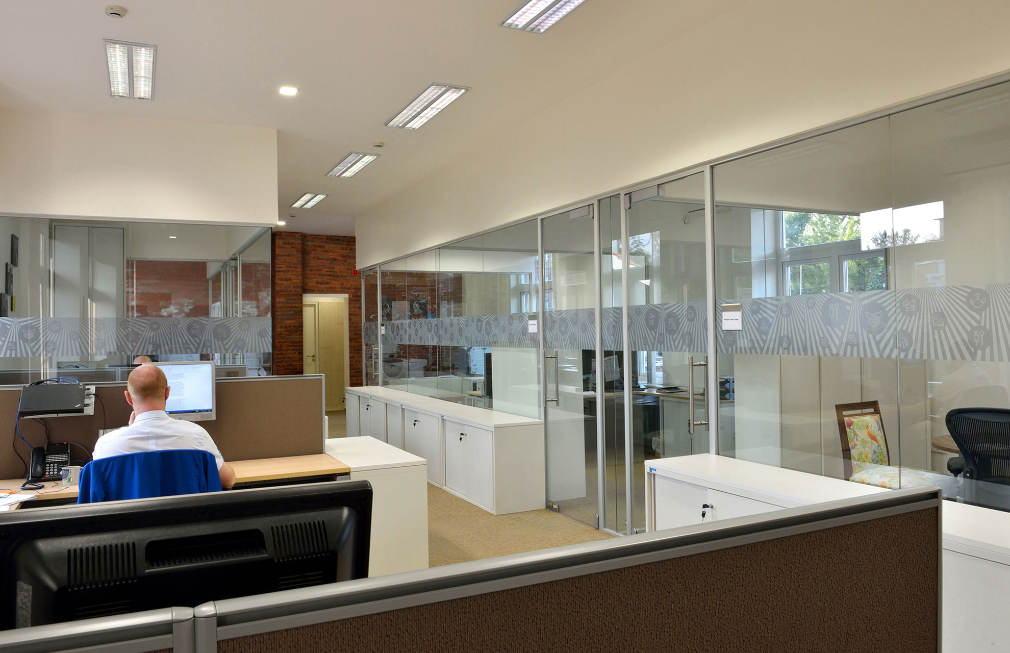 unicef-rosa-graphics-on-glass-office-space