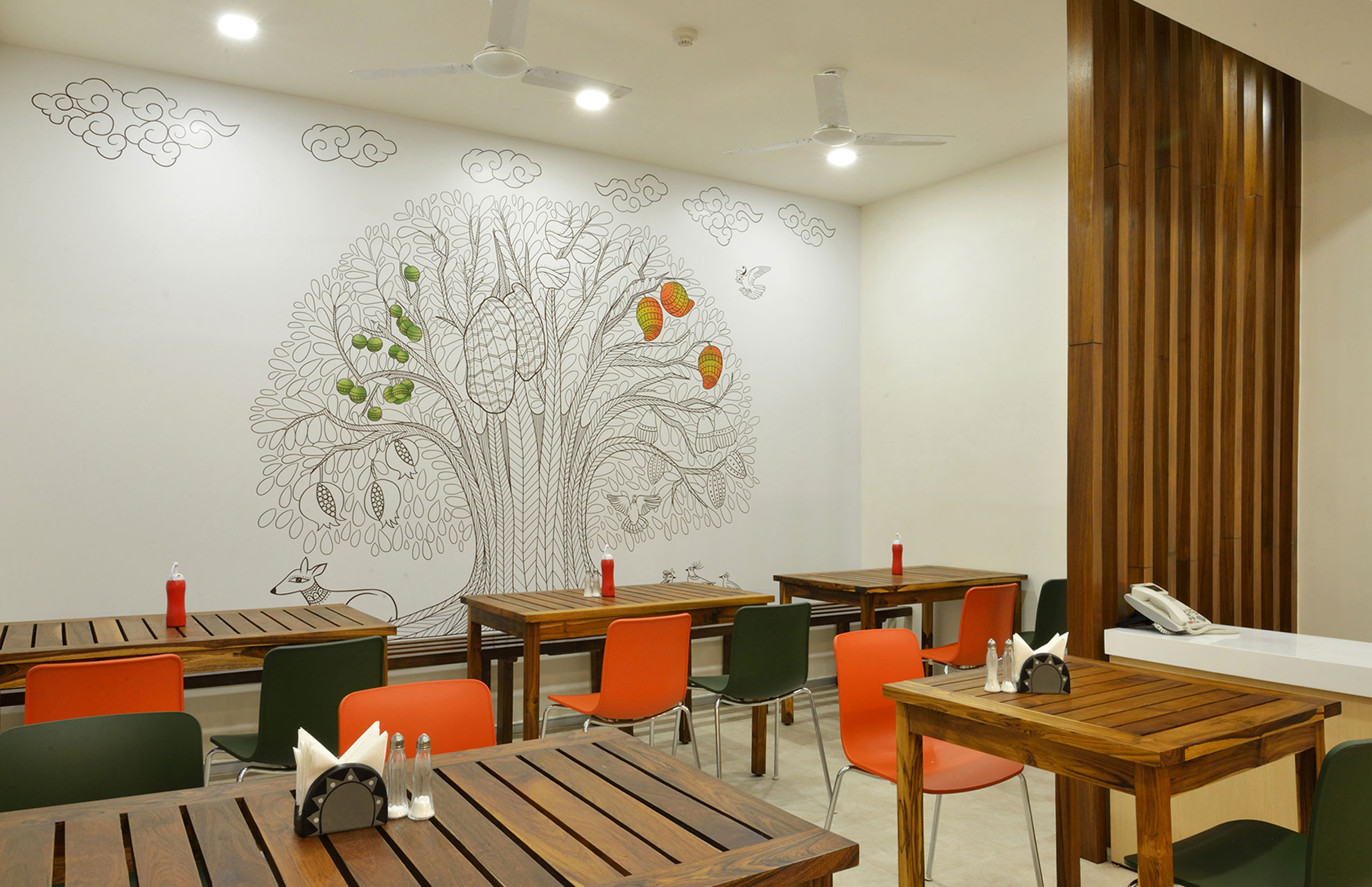 unicef-rosa-wall-graphics-tree-illustration-in-cafetaria